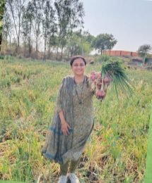 Soniya Jain with a fresh harvest